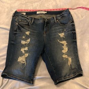 Torrid boyfriend distressed Jean shorts size 16